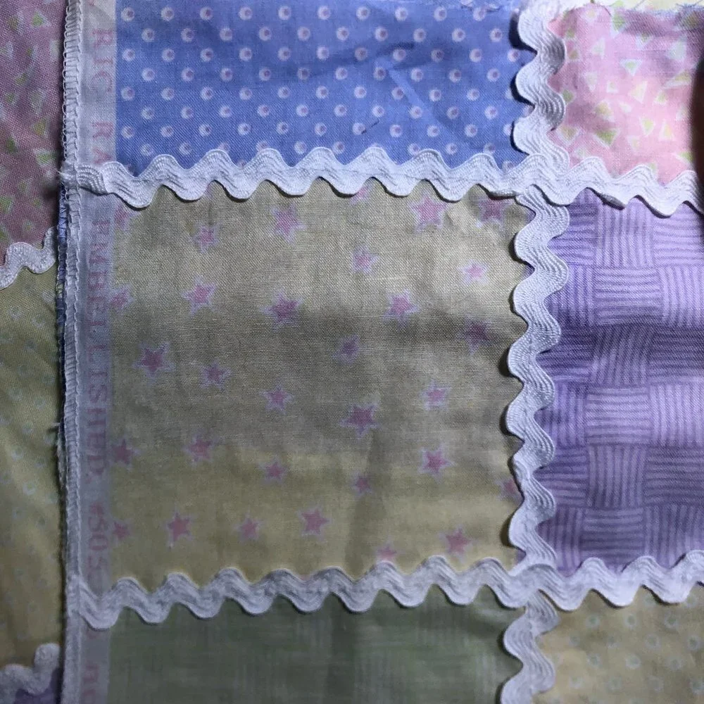 🛒 $32 Quilt Cotton Fabric 3 3/4 yards Pastel Cheater Quilt Real Rick Rack